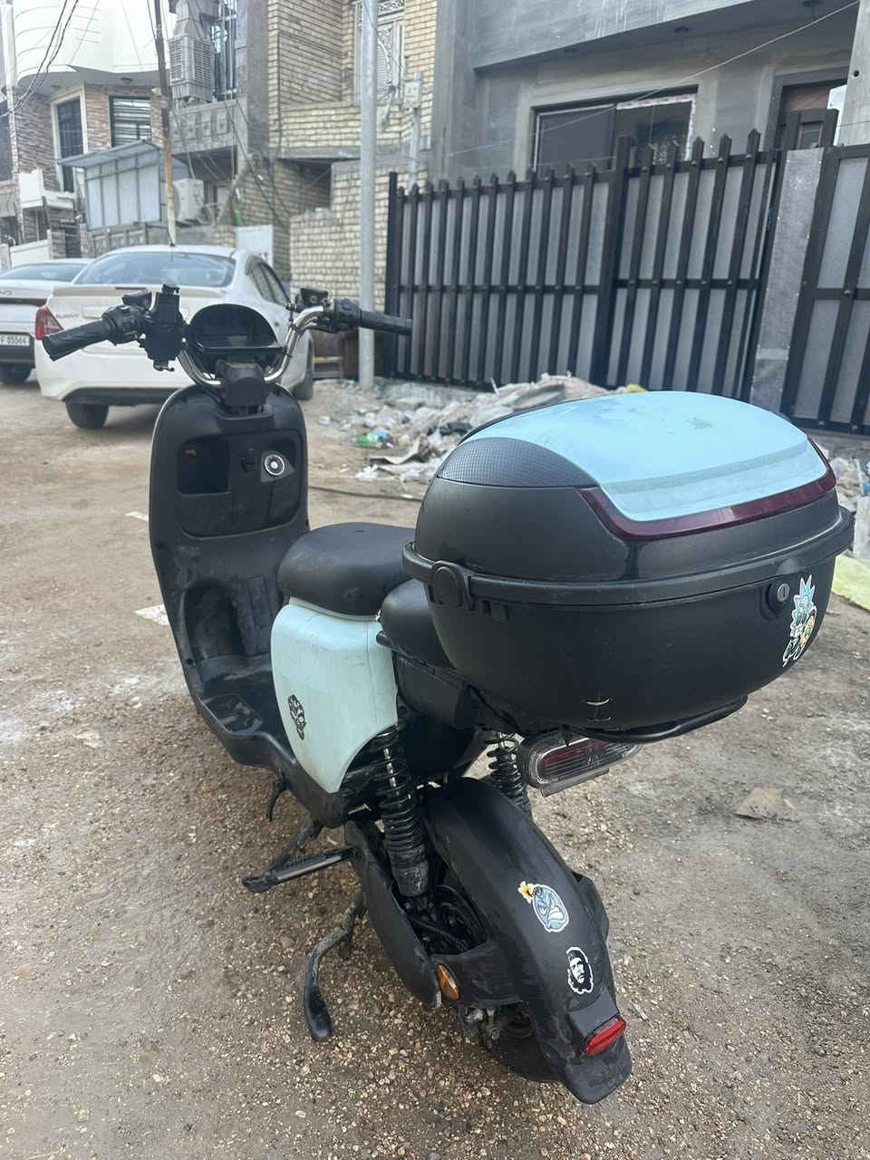 سلام عليكم دراجه شحن الريان البوليس الحجم الوسط الدراجه كامله مكمله وبيه شحن لاسلكي الدراجه جديده وتكمله التفاصيل خاص السعر 300 وبيه مجال حك الجيه العنوان الشالجيه قرب نادي الزوراء الرقم ***********
