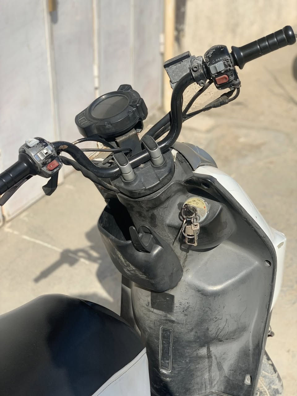 السلام عليكم شباب دراجة سكنس جبلي 2014 (الدراجة كفالة عامة) دراجة بلادي من محرك لاصغر برغي بية ماكو شي تجاري بيهة بية شلعة تشك الكاع تجي وتشوف بعينك 👇🏻✅
1ـ كلچات رياضي مالتهة من برة ما مفتوحات 
 2_ بكلايك شغال 
3ـ واقيات طين امامي وخلفي رياضي كاربون فايبر 
4ـ دوشمة كشن رياضي
5ـ ستيرن بلادي 

والدراجة عليها ادامة جديدة ولدراجة كاملة ربع ماتصرف عليها الدراجة كفالة من كلشي السعر 900 وبيهة مجال الشراي يتفضل يتصل علئ هاذة رقم بي واتساب  *********** بغداد شعلة قريب علئ سريع شعلة
