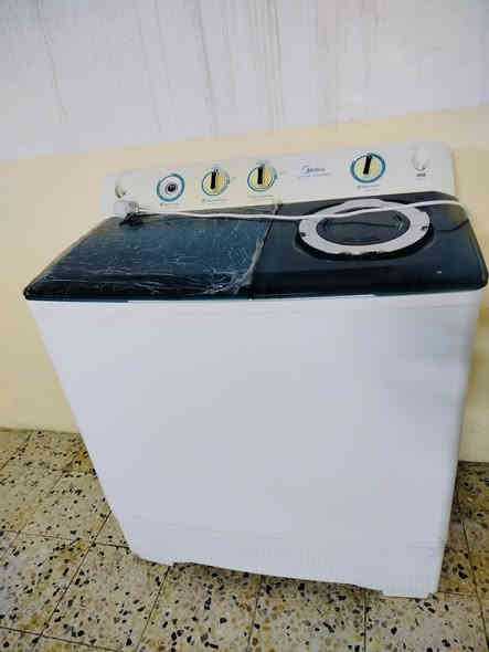 السلام عليكم عندي هاي الغساله للبيع شرط ضمان اسبوع 17 كيلو سعر 125 عنوان كراج شمال هاي رقم الواتساب ***********
