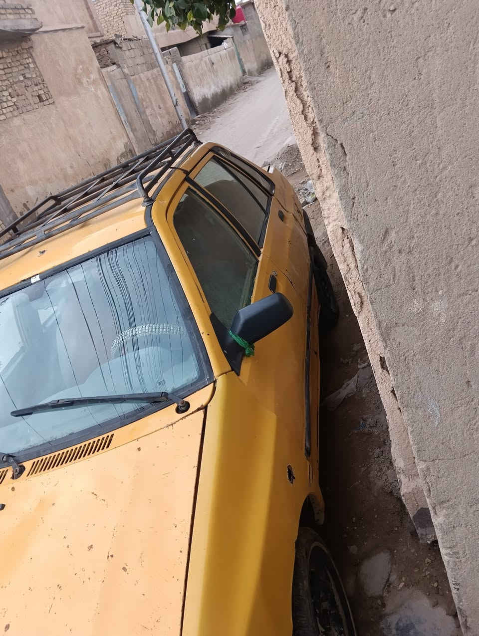 سلام عليكم سابيه البيع موديل 2011رقم بغداد سنويه ال27مصفره هيه وغرامات شرط تحويل  مكينه وكير خير من الله راعيه يم جيراني مكان سياره كربلاء سعره 15وبيه مجال ***********
