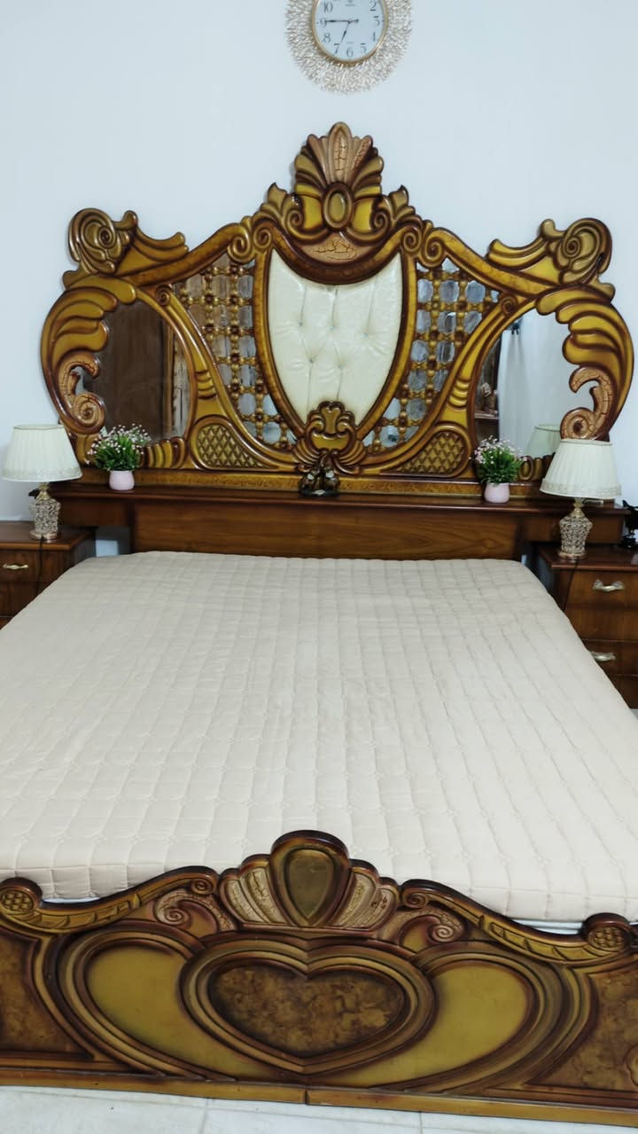 سلام عليكم
غرفة صاج
مكونة من 8 قطع
كنتور 6 ابواب
نضيفة كلش مثل الي بالصور واحلى
عنوانها حي الانصار
للاستفسار
*********** او على الماسنجر
