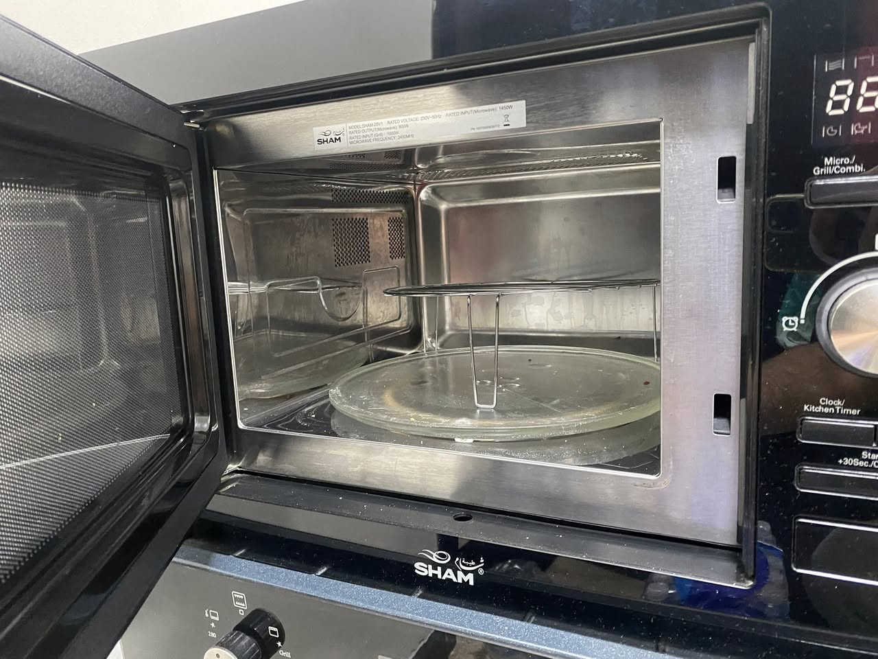 السلام عليكم مايكرو ويف وفرن بلتن داخل الكاونتر نظيفات جدا للبيع ب ٣٥٠  ***********
