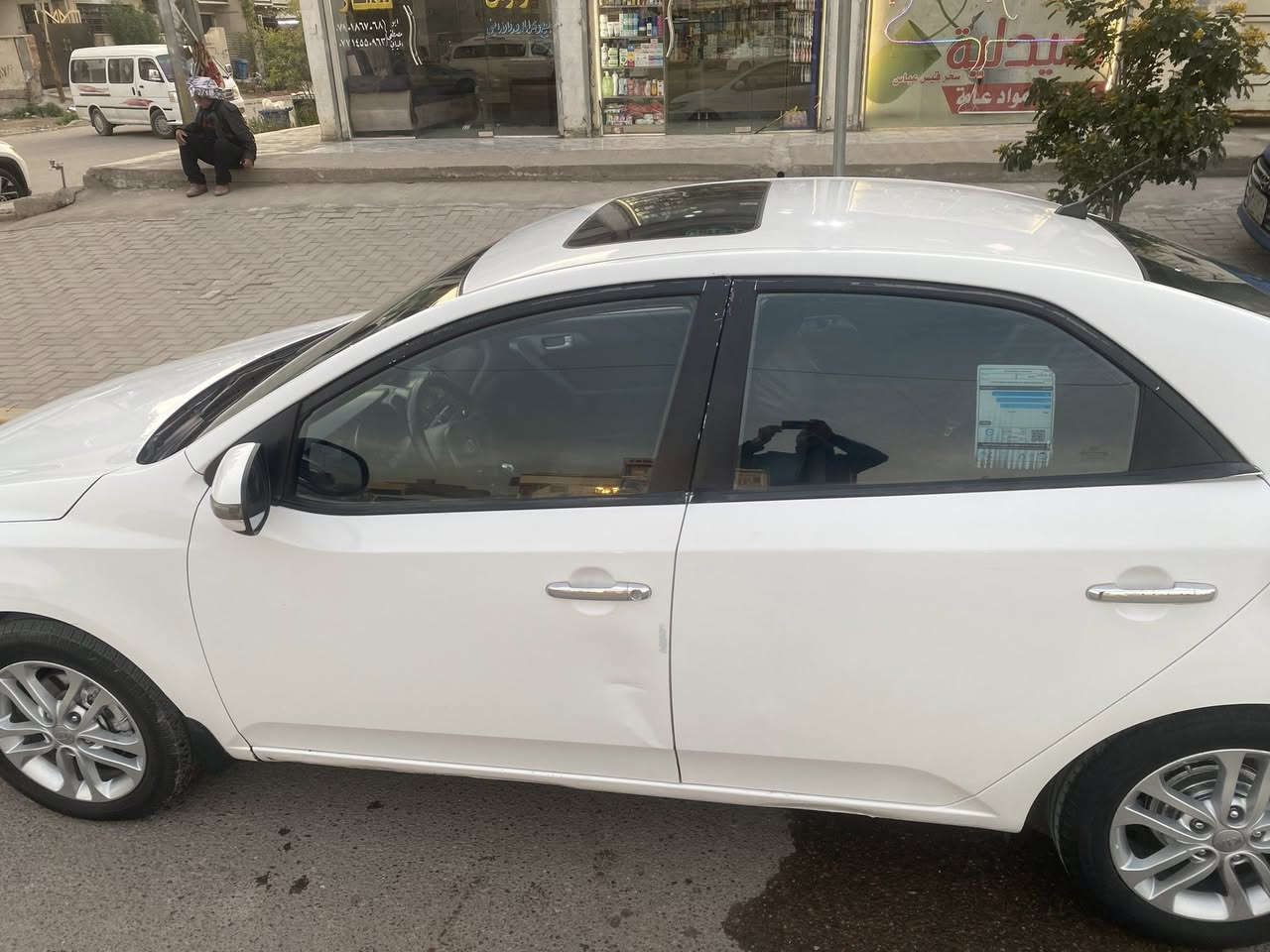 السلام عليكم
سيراتو 2011 رقم سليمانية باسمي سنوية لغاية 2030فول عدا البصمة حساس سلايد تحكم تبريد بيانو 
ويل كب محرك 1.6 صدر جديد مابيهة نقص بيهة صبغ بالباب الور ة الايمن والايسر مع الداير هذني انصبغن على ايدي وعندي صور
سعر 98 للاتصال ***********
مكانهة بغداد الكرخ
