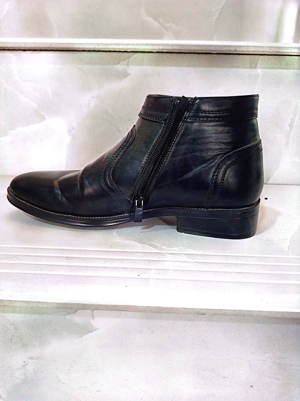 السلام عليكم بوتات قياسات 40و41 سعره القطعه 7الالف المكان  حله شارع 100 موبايل***********
