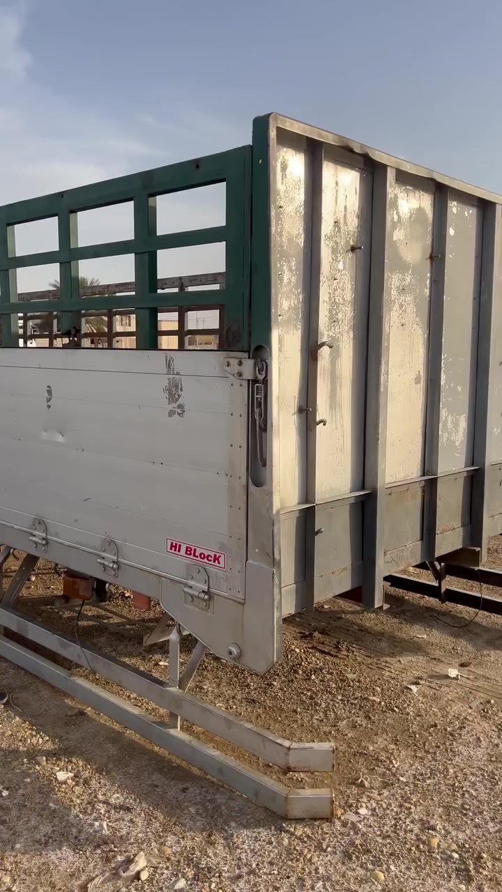 السلام عليكم بدي هينو للبيع ٨٠ قطعتين جنل حديد دبل شاصي حديد كاعيته بقلاوه مكان واسط قضاء الحي ***********
