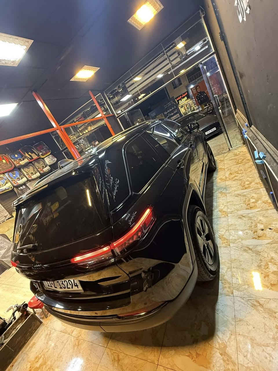 للبيع جيب جراند شيروكي هايبرد Limited 2024
حادث دعاميه اماميه وأقل الشبر بل بنيد 
الموديل: 2024 – فئة Limited
المحرك: هجين Hybrid – 375 حصان
اللون الخارجي: اسود
الداخلية: جلد لون اسود
فول موصفات
نظام هجين اقتصادي
 شاشة وسطية كبيرة مع نظام ملاحة
سقف بانورامي
مقاعد كهربائية مع تسخين
نظام صوت فاخر
 كاميرا مع حساسات أمامية وخلفية
نظام تثبيت المسار والتنبيه عن الاصطدام
دخول وتشغيل بدون مفتاح
مثبت سرعة ذكي
ماشيه 31 الف ميل ماشيه امريكا بالعراق ماشيه الفين فقط 
للاستفسار ***********
