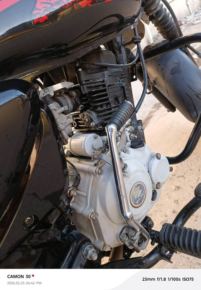 السلام عليكم دراجه بوكسر موديل 2022 دراجه مرقمه وباسمي تحويل ثاني يوم دراجه نضيفه ومتعوب عليها دراجه مكفوله وعليها ادامه كامله سعر 2500 وبيها مجال استفسار ‏‪***********‬‏أو مراسله عل صفحه
