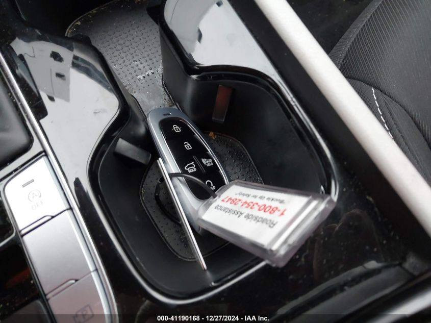 السلام عليكم اخوان سياره هونداي توسان امريكي حادثه بسيط جدن سياره كلش حلوه او جديده نضيفه الي يدور نضيف 
مكانه سعره 200
قفل او ماكو توسان 2024 بهيج سعر 
تواصل عل رقمي ***********
