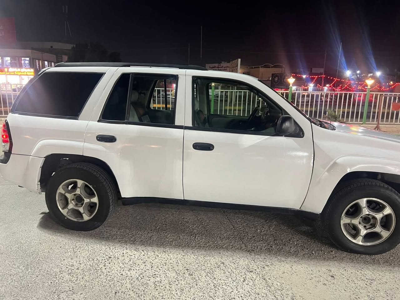 السلام عليكم 
بلايزر 2008 للبيع 
رقم بصره 
تخم تاير جديد 
الكهربائيات كلها شغاله 
السياره مصبوغه حزام 
المكينه عاطله - يحتاجلها طابوكه 
الكير بي نمره تفلت
السعر 55 $ وبيها مجال 
مكان السياره البصره 
***********
