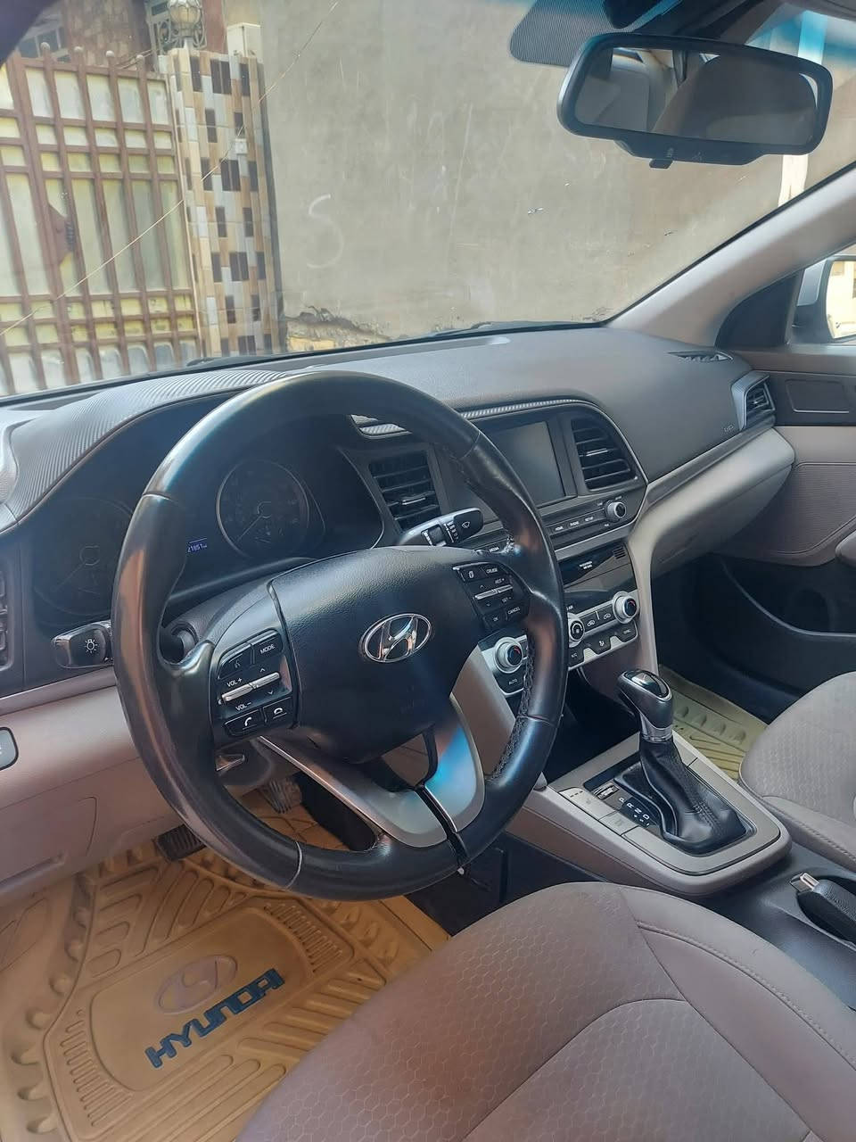 سياره النتره للبيع  موديل ٢٠ سياره فول لمتد
تحكم ستيرن  قياده ذاتيه رادار حساس امامي خلفي 
تدفئه بل كشنات    فتحة سقف   كير سيفي تي مسويله ادامه وبي براد  سياره بدون صبغ فقط بارد بل   بنيد  
  محرك مفتوح  بس بستم واحد امبدل 
 سياره  بسمي جاهزئ كبل للشارع ربع دينار متصرف عليه 
السعر 132وبيه مجال  
***********
