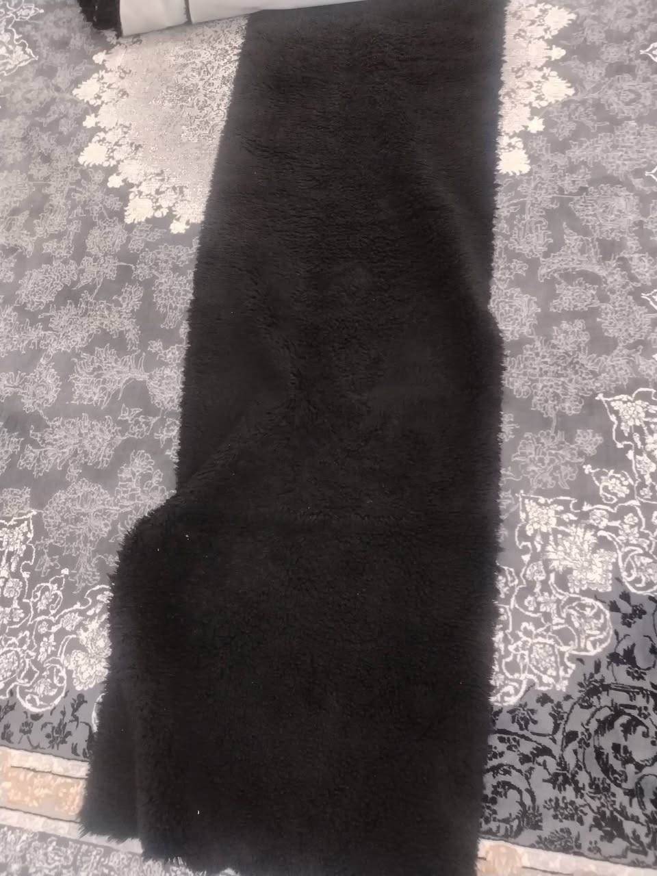 السلام عليكم عدنا مفروشات لل قنفه السوده مستعمله السعر 20 الف و رصاصي غير مستعمله  السعر 40 الف و الطول 7م كل قطعه الرقم الهاتف ***********
