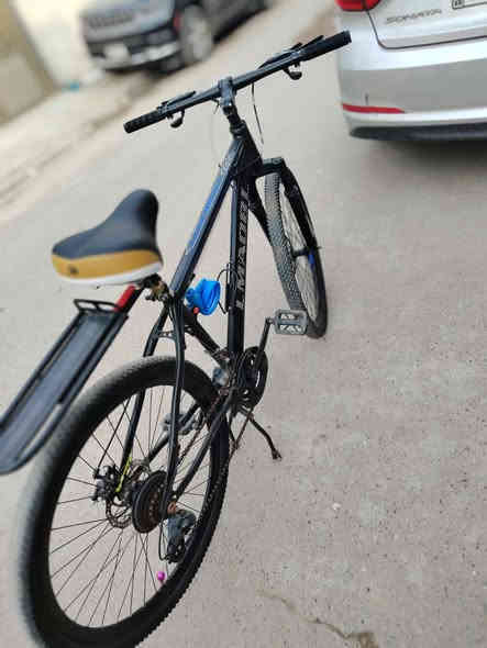 بايسكل رياضي كشن جديد وقفل و بنز خلفي جديد ودسكات نضافة التايرات 80%
 مكاني بغداد الدوره ابو دشير
السعر 90,000 بي مجال 
الرقم
***********
