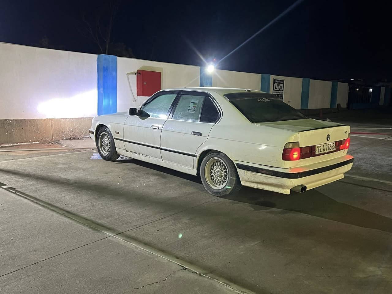 BMW بۆ فرۆشتن
مۆدێل 1992
چوار جام کارەبا 
سلاید 
ئاوینە گوی بەرخ
تەبرید سارد و گەرم 
فول فولە بەس گێڕ عادیە 
جوار تایەی تازە
تەقەو رەقەی نیە
سەنەوی تا 2030تازە 
گێڕ و مەکینە بەشەرت 
کارەبای بەشەرت 
موسو براوە بەشەرت 
تەحویل بەشەرت 
سەیارەکە لە رەسمەکان جوانتر نەبو پارەی ریگات بۆ ئەگیرمەوە
سعری 53گەلاو معامەیەکی کەم
شوین تەکیە 
ز.م***********ڤایبەری لە سەرە
