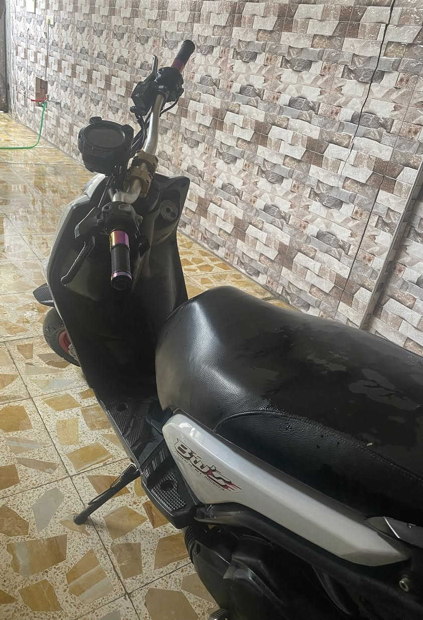 السلام عليكم سكنس جبلي للبيع موديل 2012 دراجه كدامك خير من الله السعر ١٢٠٠  هاذ رقمي ***********
