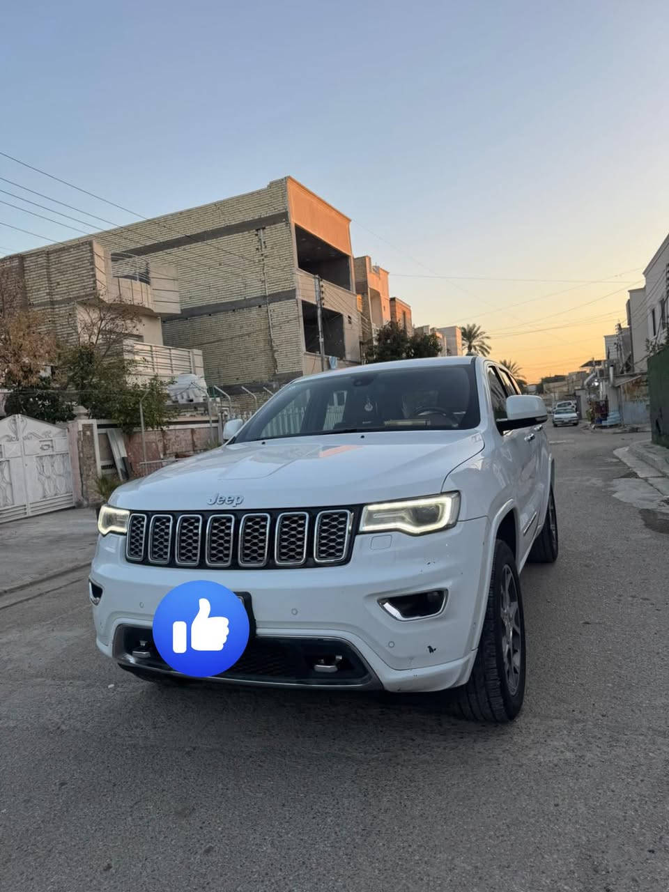 جيب اوفر لاند
الموديل :2020 . (خليجي) .
اللون: ابيض  
المحرك : V6.  3.6L . 
العداد : 78  الف ميل . 
الضمان : 3 سنوات او 60 الف كيلو متر .
 
المواصفات :
* دفع رباعي 4x4 . 
* تحذير النقطة عمياء  .
* شاشات خلفية . 
* نظام الاسطفاف الآلي (اوتو بارك) .
* ويل قياس 20 انج .
* سقف بانوراما . 
* شاشه كبيرة 8.4 انج . 
* نظام الخرائط (GPS) .
* نظام التعليق هوائي (جكات) . 
* ستيرن كهربائي . 
* المصابيح الأمامية زنون .
* كشافات الضباب زنون .     
* تشغيل عن بعد .
* صندوق كهربائي .
* مقصورة الركاب من الجلد الفاخر .
* حفظ وضعيات الجلوس (ميموري) . 
* المقاعد الأمامية كهربائية .
* المقاعد الأمامية تبريد وتدفئة .
* المقاعد الخلفية تدفئة .
* مشغل اقراص CD/DVD . 
* سستم صوت هارمون كوردون . 
* حساسات أمامية
* حساسات خلفية . 
* كاميرا خلفية .
* تدفئة ستيرن . 
* بخاخ ماء على المصابيح الامامي.
* المرايا الجانبية قابلة للطي .
* مرايا متحسسه للضوء العالي . 
* مانع تصادم خلفي .
* مقود السائق من الخشب . 
* بلوتوث تلفون . 
* محدد سرعة . 
* نظام التشغيل والاطفاء الاوتوماتيكي ( Auto Start System ) .
* نظام بريك اوتماتيكي ( Auto Break System ) .

ملاحظة: 
* يوجد باب الامامي عكس السائق رصعه بسيطه اثر طخه دراجه موضحه بلصور مصلحه بارد بسيط بدون اي صبغ
*ضمان شركة ليث العبيدي

السعر : 350 وبيه مجال بسيط

للإستفسار الإتصال على رقم : ‭+964 774 784 0525‬
