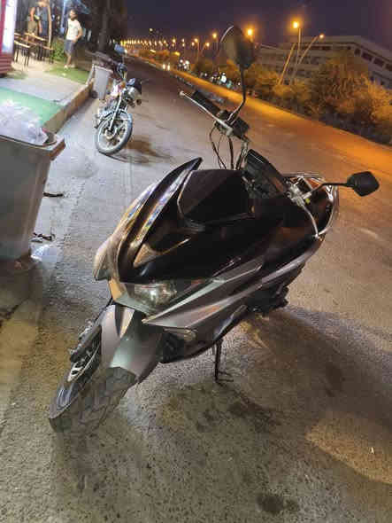 للبيع #ماتور.... اوتوماتيك  / تايواني 2024 SAS
 محرك 150 
نضافة 85% 
مستعمل بس للطلعات وليس شغل  أو للدلفري  
كلشي شغال اضرب مرش وامشي 
بيها مكان شحن USB 
Dj  للاغاني بلوتوث 

السعر : 650 $.... وبيها مجال 

للتواصل عالرقم : ***********
اتصال & واتس أربيل
