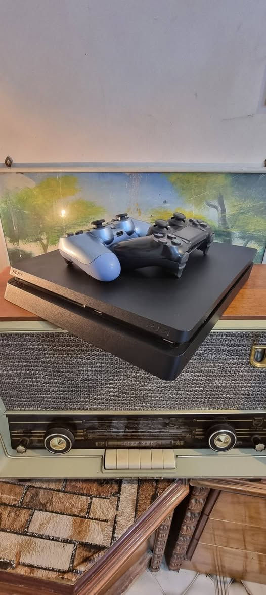 .
السلام عليكم  
جهاز ps4  سلم مهكر نظام 9.00  افضل نظام 
وأسرع تهكيره مال مكتب نبيل ثلاث ثواني يتفعل 
مساحه 500 GB يحتوي الجهاز 13 لعبه 
الجهاز نظافه تامه % 100 مامفتوح ولا مصلح نهائيا 
كامل بدون نقص جويستكات ثنين شغالات بدون مشاكل 
عنوان بغداد الشعب للاتصال او واتساب ***********
