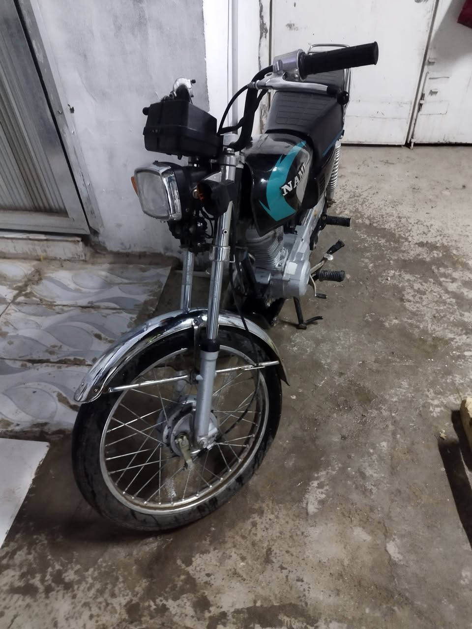 سلام عليكم دراجه ايراني عينه ولايت تايرات جدد كله جديد اصلي مكينه لا تنقيص ولا تبخير اوراق سكنر  سعره 600 الرقم *********** الشراء يدلل الدراجه اتضف من الصوره
