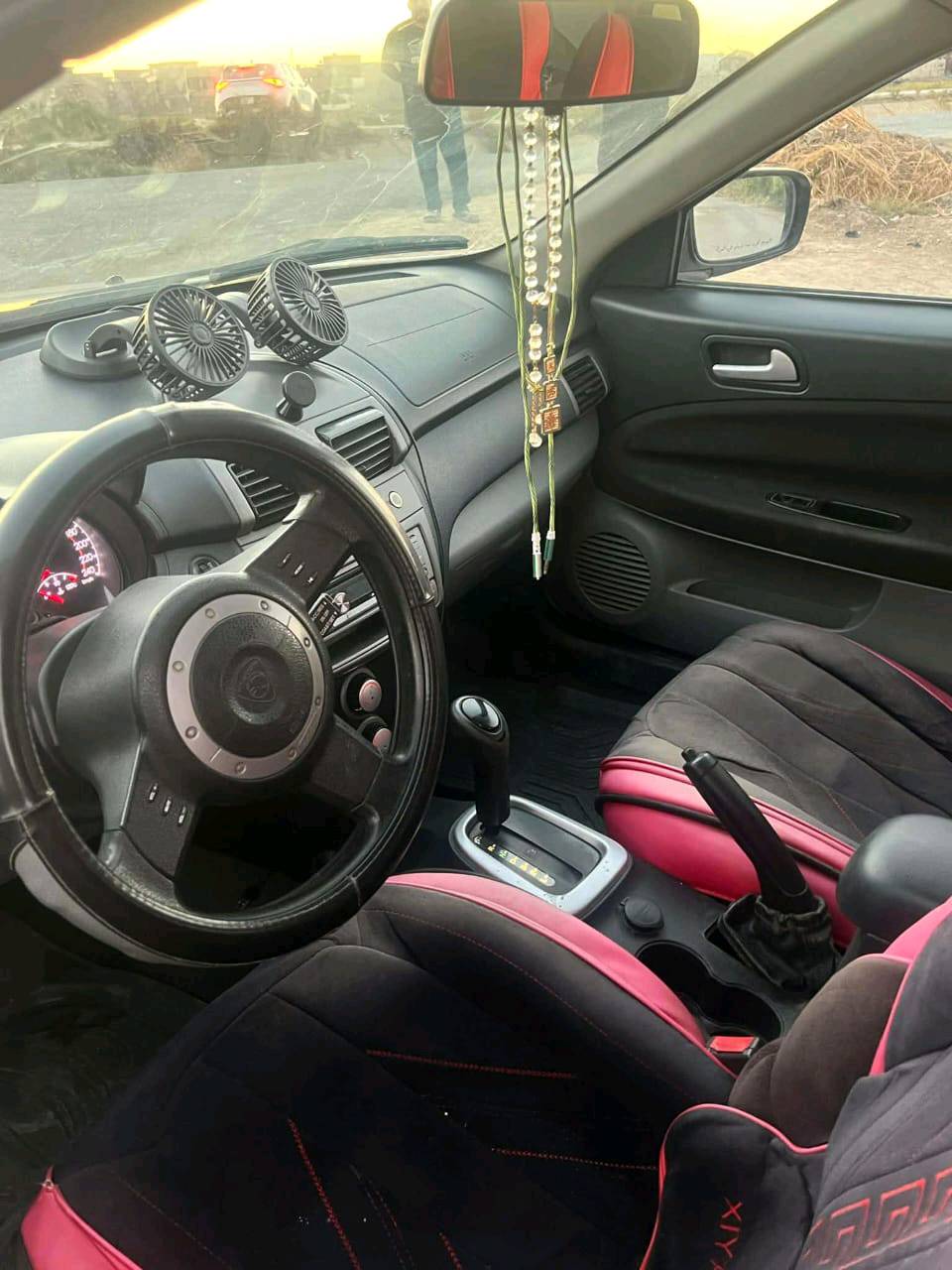 بغدادسلام عليكم ورحمه الله وبركاته .
سياره براتون برسونه .
موديل ٢٠١٣ .
اللون ابيض .
المحرك ١٦٠٠ سبورت .
رقم بغداد  مشروع وطني  صالح لغايه ٢٠٢٦
مري جوانب لد .
سياره بلاديه مابيها ضربه ولا بيها صبغ وكشر نضيف.
محرك وكير خير من الله .
تبريد وتدفئة فول .
السياره ماشيه ٩٢ مايل حقيقي 
السبير مال شركه ممتحرك بعده ببراغي الشركه. 
السياره  باسم واستخدام موظفه 

السياره سعر 78 ورقه وبيها مجال حك الجيه 
للتواصل :  ***********