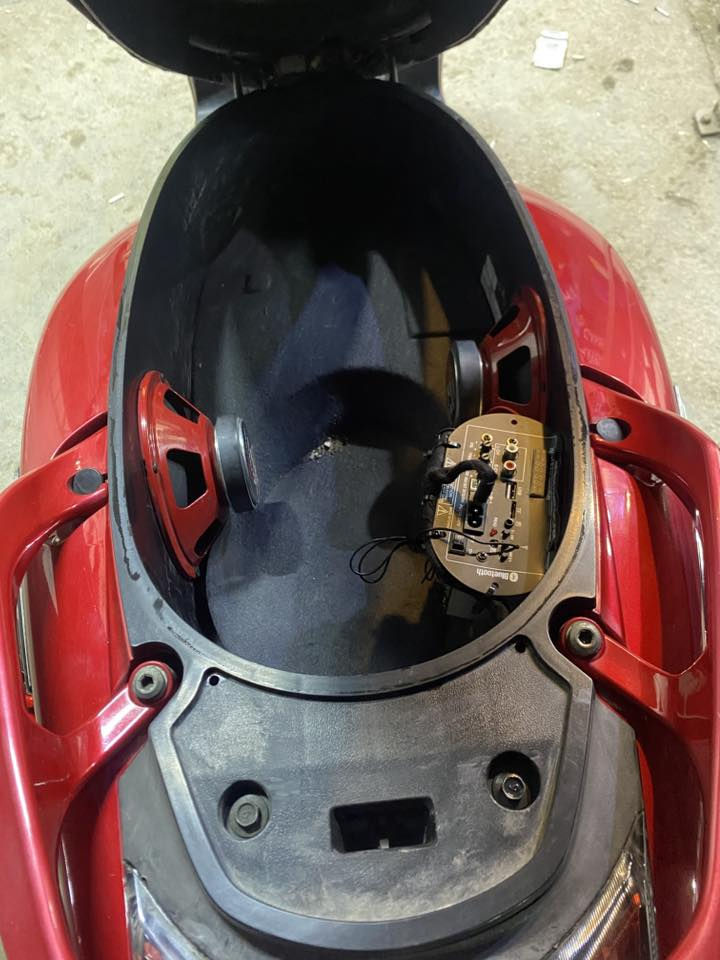 ماجستة S.دراجه رمبه صارلهة شهرين من نازلة مكفوله مكينه مفتوحه كفر تجاري ترجع حساسات كامله حساس ستاند حساس مانع سرقه سويجين ممشى الدراجه حقيقي 60الف منضومة زنون سستم صوت (دمام) دراجه خير من الله استعمالهة قليل فقط الدبلات الاماميه كايمه يحتاجلهن تجفيت او تبديل حسب الرغبه مماثرات عل دراجه  سعرهة ثنين وميتين بيهة مجال بسيط عنوان بغداد المشتل  تواصل فقط واتساب. الرقم***********
