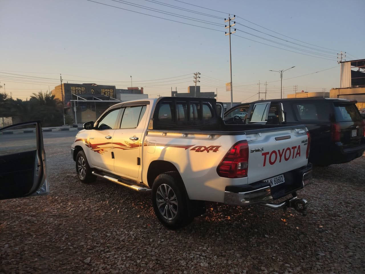 سلام عليكم تيوتا هايلوكس 2017 سعودي عالي فور ويل سيارة احلئ من صور كفالة ماشية 160 الف
اوتوماتيك سيارة بصمة وحساس واشاير بلمري
سعر 268 وبيه مجال مكانها نجف مشخاب 
*********** موجود واتساب
