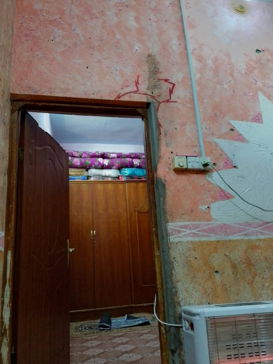 السلام عليكم بيت 100 م زراعي في عماره  منطقه الزيوت.  البيت كامل من كولشي وحاهز بيه غرفه فوك ممعكوده

للاستفسار ***********
