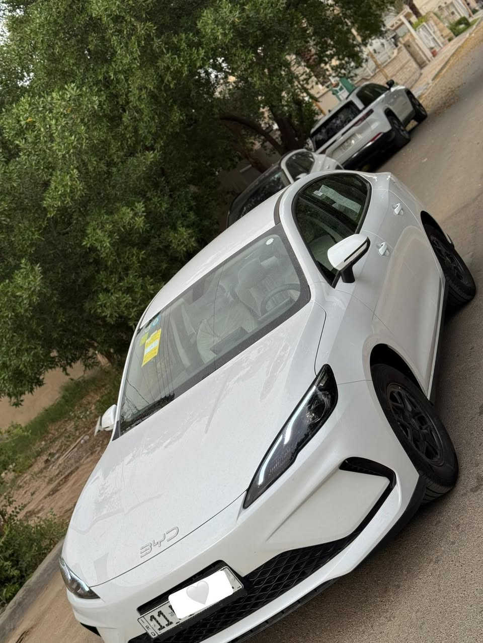السلام عليكم بي واي دي سيل فايف٢٠٢٥  زيرو ومرقم بأسمي 
كفالة عامة زيرو 
العنوان بغداد حي الجامعة مواصفات شاشة وتحكمات ستيرن لايت لد بجم زنون بك لايت لد حساس خلفي كامرة خلفية داخل ابيض جلد  وبعد مواصفات المعروفة مالتها السعر ٢٠ مليون و ٥٠٠ الرقم ***********
