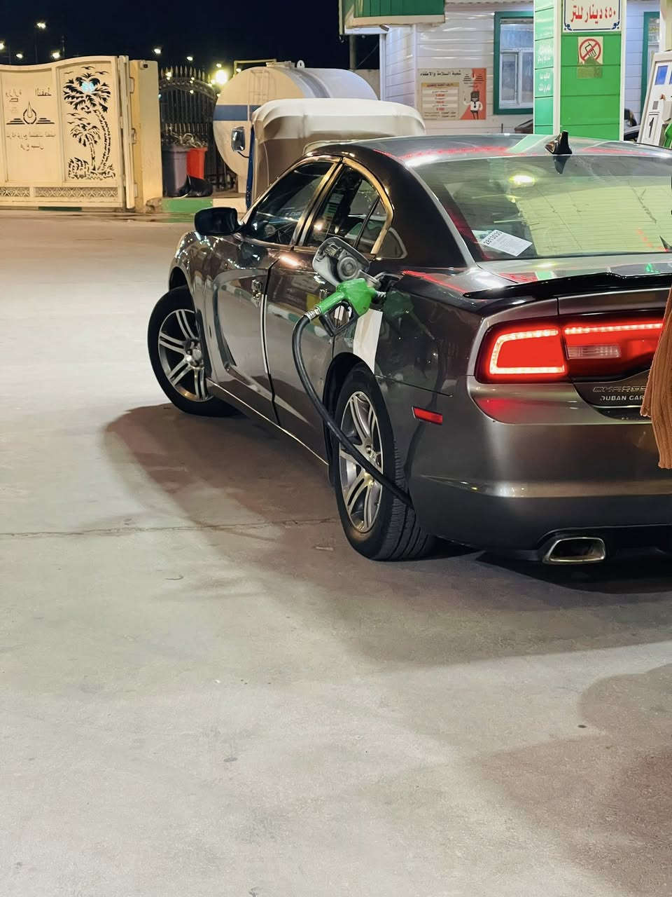 سلام عليكم جارجر للبيع السياره بأسمي جاهزه من كلشي فقط الباب الخلفي صبغ والباقي كفاله مكانها العماره عارضها ١٣٥ وبيها مجال ***********
