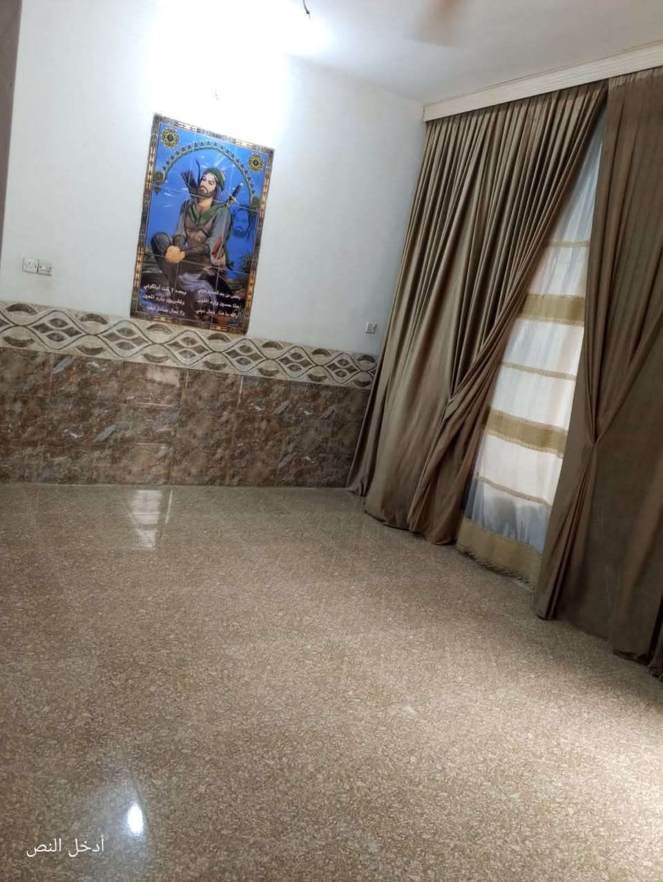 دار البيع  10X10
الشعله شارع الغربي قطاع 7مجاور حسينيه حبيب ابن مضاهر  فرع العماره الخضره يحتوي البيت على غرفتين منام وستقبال وباقي الخدمات مثل مواضح بصور  استفسار اكثر ***********

