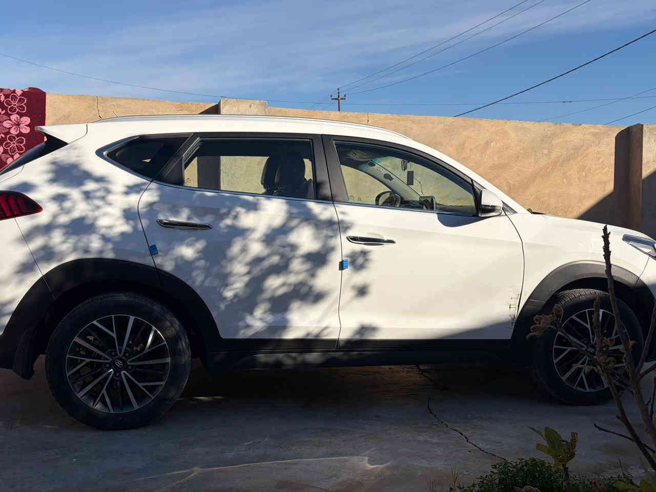 توكسان ٢٠٢٠مواصفات معروفة رقم اربيل باسمي انكليزي سنويه وهزة جديده محرك مفتوح مكفولة عدا شخوط بسيطة بباب السكن واضحه في الصور السعر ٢١٠وبيه مجال بسيط *********** مكانها بيجي/صلاح الدين
