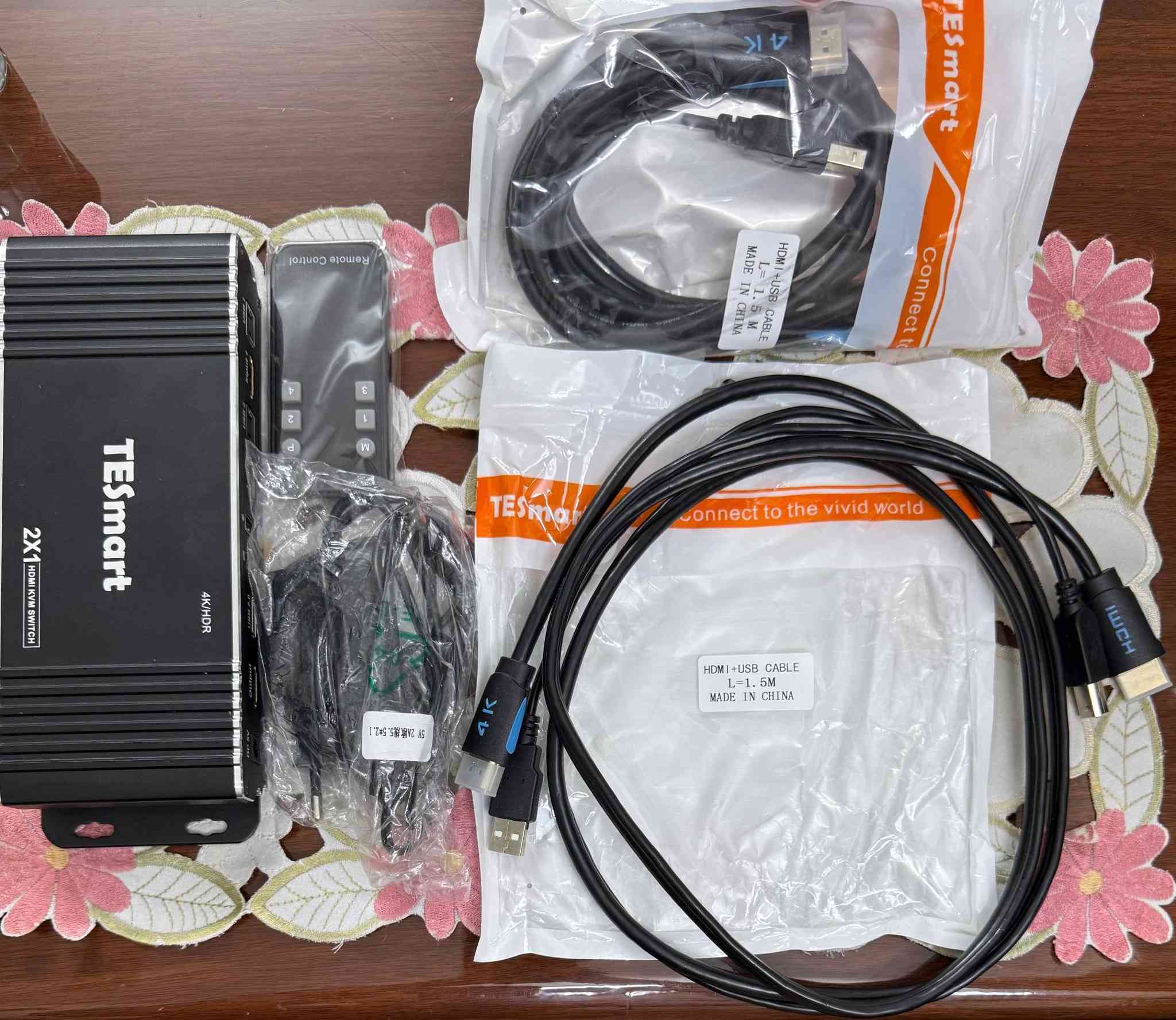 1.ادابتر ينزو يجمع بين 4 منافذ لمنفذ واحد ينقل بجودة 8k ويتردد 120hz وبه خاصية معالجه صوتيه حيث يمكنني ربطه بسستم صوت  وبه ريمونت كونترول للتحكم عن بعد240 الف

2.ادبتر تي سمارت يجمع منفذين لمنفذ واحد ينقل بجودة 4k وامكانية ربط الماوس والكيبورد مباشرا به دون الحاجه الى أن تقوم بوضع ماوسين معا وبه ريمونت كونترول للتحكم عن بعد 180الف

3.محول صوت رقمي إلى تماثلي (DAC) من ماركة KabelDirekt الألمانية وبحالة جديد مع كامل ملحقاته.
يُستخدم لربط الشاشات الحديثة أو الكيمينج (مدخل Optical/Coaxial) بسماعات ومسارح منزلية قديمة (مخرج RCA أحمر وأبيض) بجودة عالية وبدون تأخير 60الف

4.منظف أذن إلكتروني ذكي:
الوظيفة: غسيل الأذن وإزالة الشمع المتراكم بأمان باستخدام دفع المياه (بديل لأعواد القطن).
المميزات: خزان مياه مدمج مع 4 أوضاع تشغيل (خفيف، عادي، قوي، ونبضي) تناسب حساسية الأذن.75الف

5.مكينه حلاقه من ماركه vgr مع محتوياتها كاملة25الف

6.جهاز تمرين الفراشه ويكون بعدة اتجاهات مع عداد وبعده مواضع ويكون وكفها مطاطي 35الف

7. جوي ستك بلي 4 25الف

ملاحظة:الطلب لا يشمل التوصيل 
الاغراض كلها جديدة 
الطلب والاستفسار: ‏‪***********‬‏
