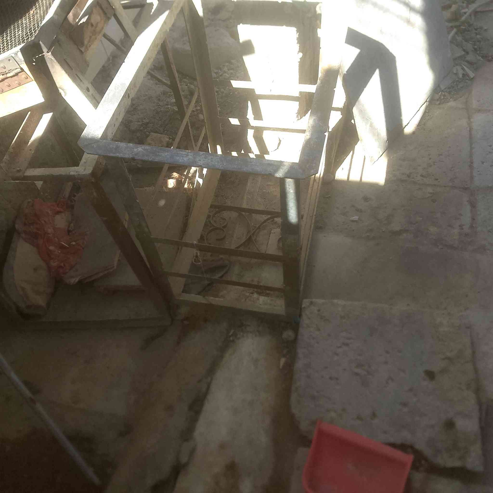 للبيع 
باب شرط شرط نظيف بس نريد نفصل حديد بمكانه وقفص مكيف 
150
وبيهن مجال
ارتفاع مترين و 10
وعرض متر و20
***********
او خاص واتساب
واني خادم
مكاني خضر
