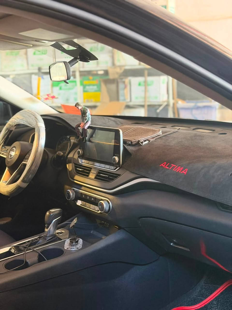 🚗 للبيع | نيسان ألتيما SVموديل 2020 - وارد أمريكي 🚗
📍 الموقع: ديالى - بعقوبة

✅ اللون: أسود
✅ فئة SV
✅ فتحة سقف
✅ مقاعد جلد كهربائية
✅ تشغيل بصمة + تشغيل عن بُعد
✅ شاشة أصلية + Apple CarPlay
✅ كاميرا خلفية
✅ ويلات SR مع تايرات جديدة (مركبات قبل أسبوع فقط)

الصيانة الحديثة:

* تبديل زيت المكينة مع الفلاتر
* تبديل زيت الكير
* تبديل البلكات والمجاول
* فحص وصيانة الكهرباء بالكامل

الإضافات:

* ناصية
* إنجكتورات بيضاء
* ما عليها أي ملاحظات وتحتاج فقط صاحب نصيب.

الحادث:

* وارد أمريكا، الضرر كان قطعتين كلير فقط، والجام والهيكل (البنيد) بحالة جيدة.

💰 السعر المطلوب: 125$

📞 للاستفسار:
***********
***********
