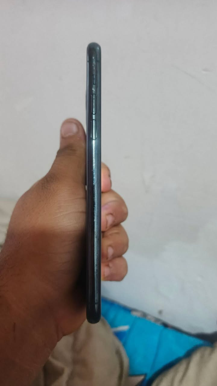 آيفون ١١برو ماكس للبيع بلادي كله شغال عل فحص ذاكره ٢٥٦بطاريه ٨٧ الجهاز حلو كله السعر ٤٥٠وبي مجال قليل لاستفسار ***********
