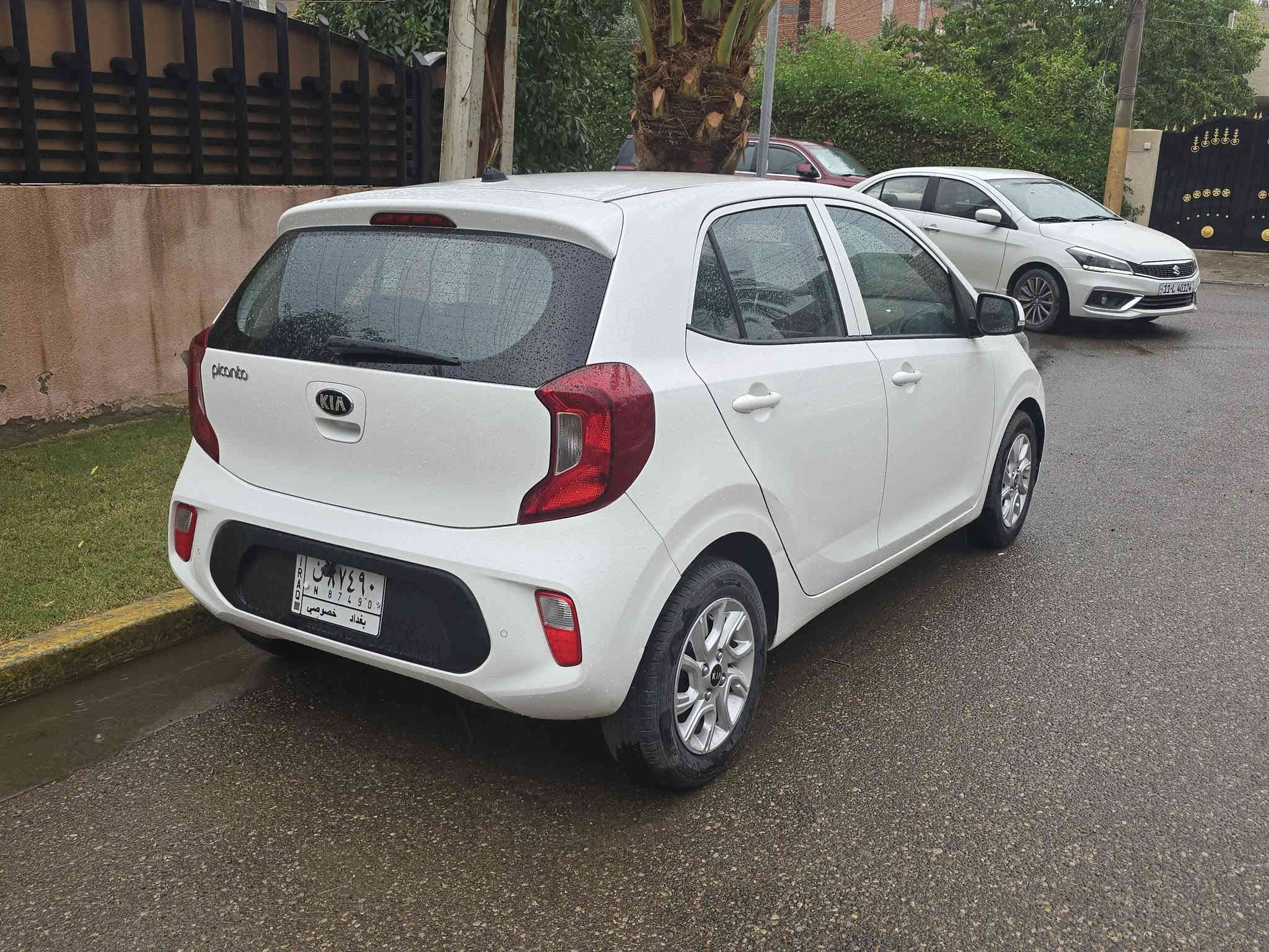 سلام عليكم
كيا بيكانتو موديل 2020 رقم بغداد 
مكفولة بدون ضربه ولا صبغ
ماشيه 28 الف كيلو 
محرك دوش جبير 4 سلندر 

مواصفاتها 
ويل كب 
بروجكتر 
ليد نهاري 
تحكم سترين
اواكس بلوتوث 
حكايه تلفون 
مانع انزلاق 
حاس
شاشه آيباد
كاميره دواره

السعر 120 قابل للتفاوض

مكان السياره بغداد حي الاطباء بلجهاد قرب خدمي شارع المطار للتواصل ***********
