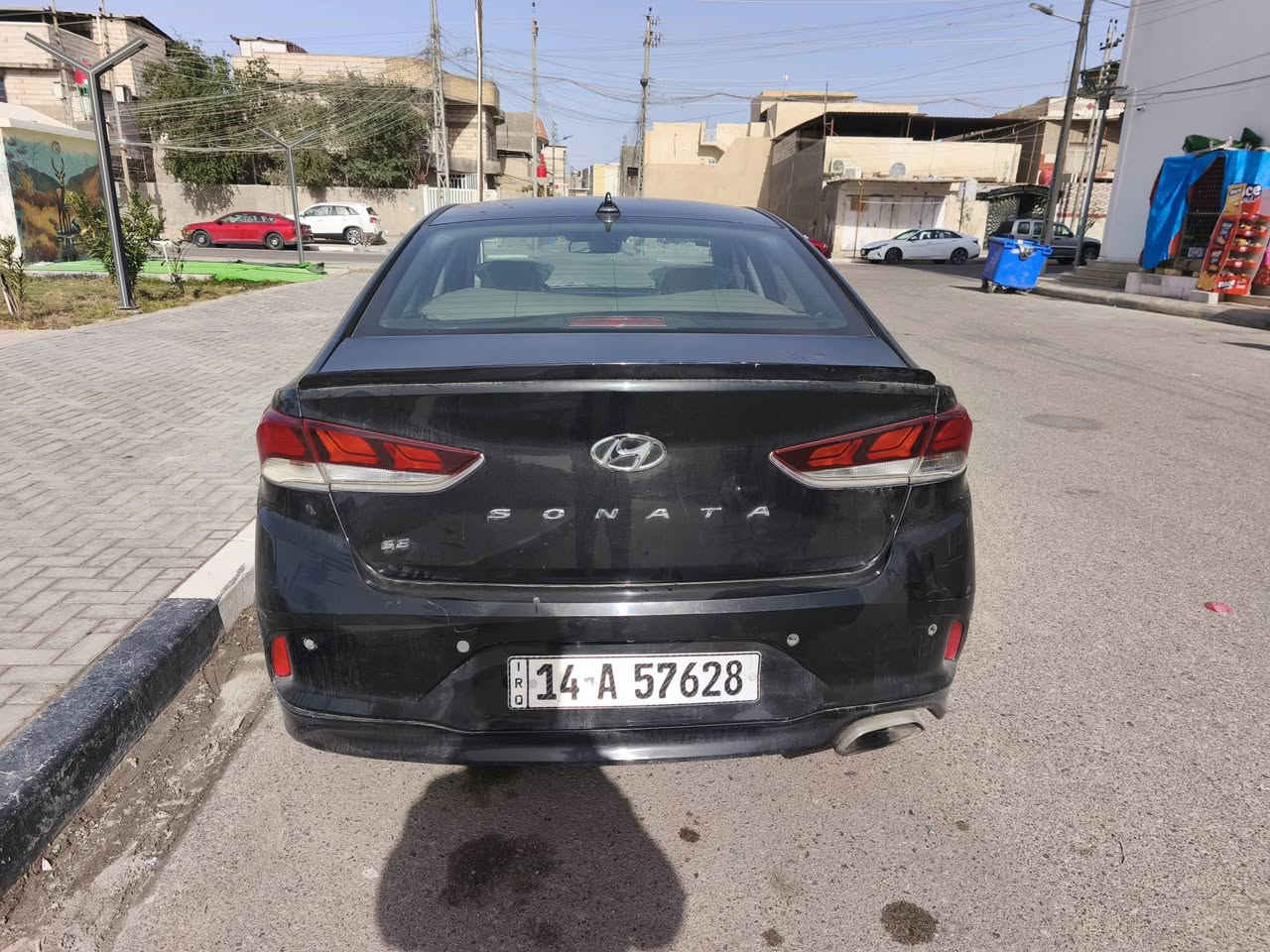 Sonata SE 2018
رقم الشاصي : 5NPE24AF7JH618625

مكان السيارة : البصرة - القبلة

اللون : اسود

لون الغرفة : بيجي (بالصورة موجود) 

الموديل : SE 2018

المكينة : 2400 GDI

الحادث : غرق (فيضان) + تبديل صندوق (بلادي) 

الرقم : بصرة حرة 

الكيلومتر : 200،000 KM

التحكمات الكهربائية كلها شغالة

انظمة القيادة : Sport - Eco - comfort 

المكينة دبل كازكيت (يعني بانزين عادي و انسى الدوانز) + عليها إدامة كاملة من غرفة احتراق و بلكات و نوزلات ومجاول كلهن من الوكالة ع رقم الشاصي

السيارة ما شاء الله نشيطة بالشلعة و التسارع

لايت زنون عالي و ناصي

السيارة صورها بالمزاد موجودة بالمنشور

السيارة حلوة و مرتبة و ما تتعب عليها

السعر : 130 ورقة وبيها مجال للشراي فقط

*********** (متواجد واتساب + اتصال)
