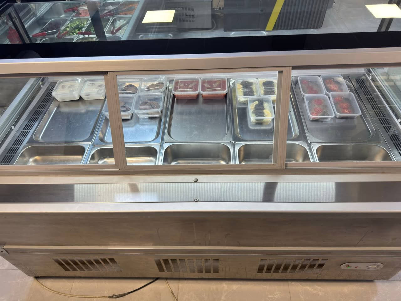 السلام عليكم 
عارضات يوكر ستخدام ٢٠ يوم اخو جديد 
للبيع نظافه واضحه بصوره الاستفسار 
الاتصال على رقم 
***********
