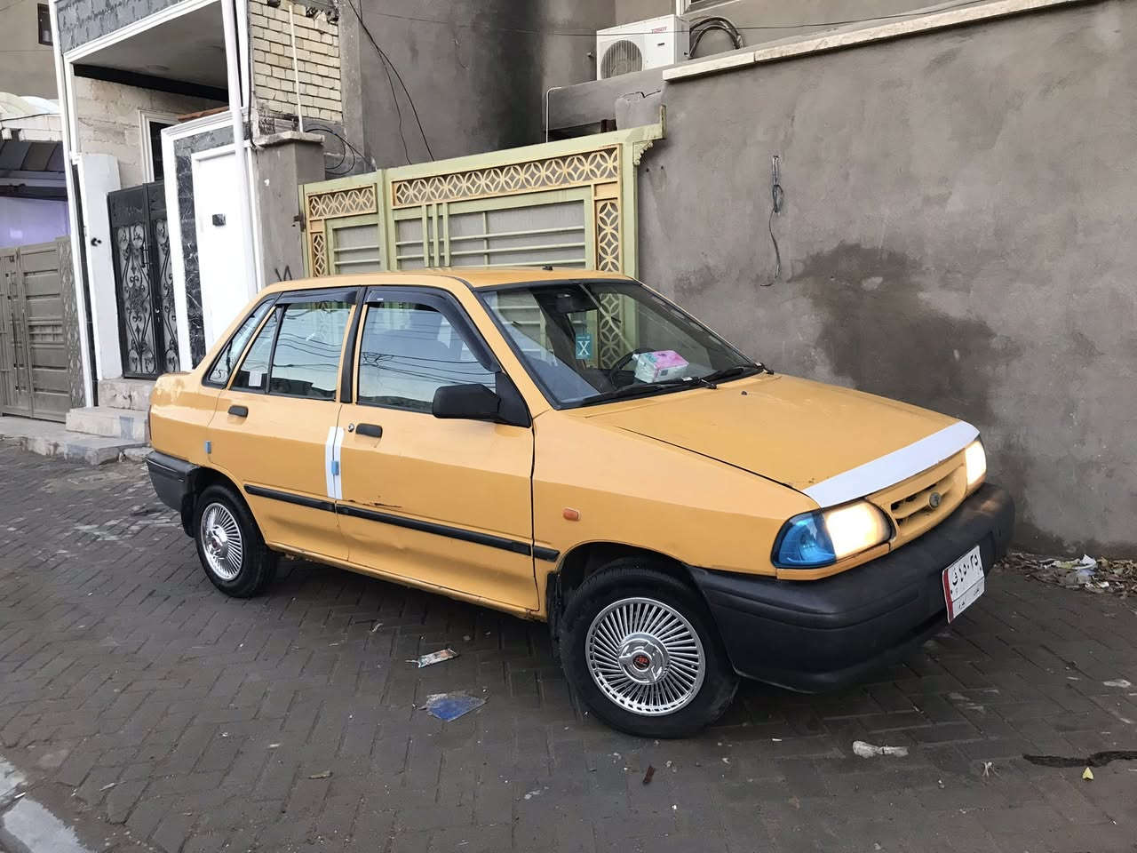 السلام عليكم للبيع سايبه موديل 2014 
السياره مكفوله من العيب الشرعي ومابيها لا ضربه ولا صبغ فقط معجون بالجاملغ الخلفي على كد 4 اصابع قليل جدا وممبين اثر طخه 
السياره جاهزه من ايدك للشارع جواها تخم تاير فيتنامي اصلي مصالي سبوعين من شاده 
مكينه خير من الله لا تدخن ولا تبخر كير كلشي مابي 
شواصي سليمه قواعد الدبل اربعتهن بلاد 
السياره نضيفه وكاعده وصفاحها موس وسعرها جداً مناسب ماكو هيج نضافه بهيج سعر بس حتاجيت جم فلس واريد ابيعها 
السياره عليها غرامات ثنين انته تاخذها مصفره مني
السعر 29 
المكان بغداد كريعات 
للاستفسار رقمي *********** وبي واتساب
