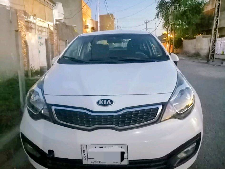 سيارة كيا ريو 2014 محرك 1600 امريكي ماشية 103800 ميل بيه بارد من الجهة اليمنى السعر 90 وبيه مجال