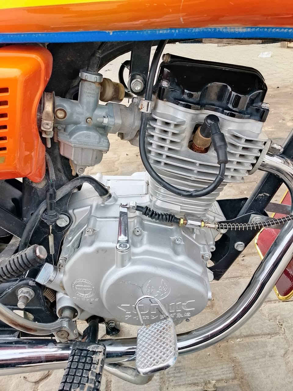 سلام عليكم دراجة لبيع موديل 2024
محرك ما مفتوح 🔓 وراج موجودة سعر 600وبي مجال 
مكان قرتبة رقم ***********
