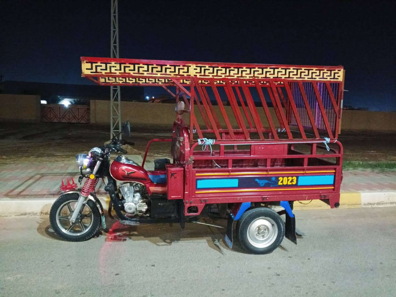 السلام عليكم ستوته للبيع موديل 23 محركها 25 ما ممدود علي صبانا تروح تفحص مقمرقه كامله نظافه 100% كهربائيات كلها شغاله مكان التاميم قرب جامعه الانبار الرمادي السعر بمليونين ونص وبيها مجال***********
