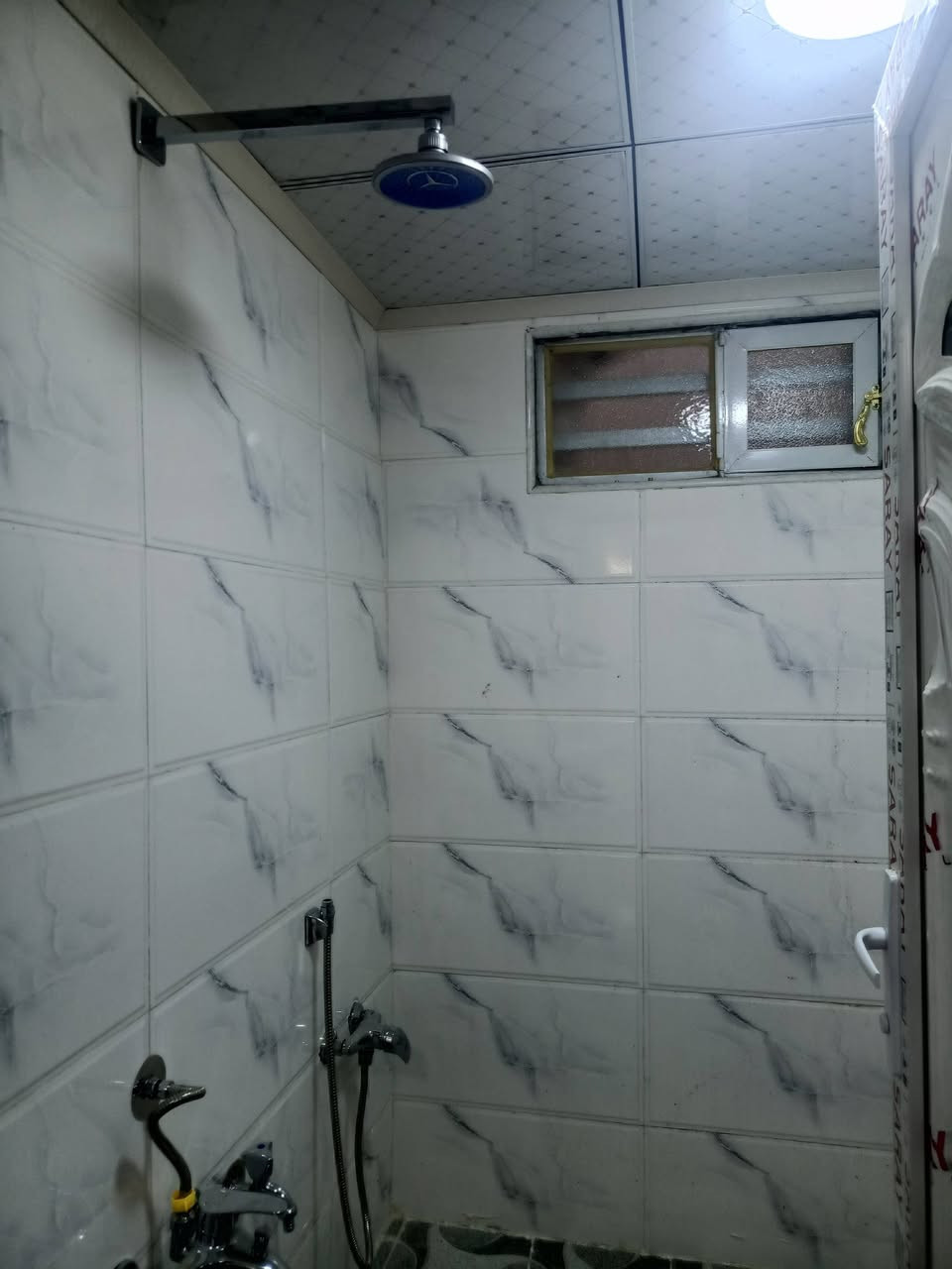 ياالله 

يوجد لدينا بيت للبيع حي ميسان قطاع 77ع الشريط قرب شارع 20متر مساحه 50متر طابقين يحتوي على استقبال وصاله ومطبخ وصحيات والطابق الثاني يحتوي على غرفه وصاله وصحيات صب كونكريت ارضيه بورسلين جدران سيراميك سقوف سي إن سي السعر المطلوب خاص 

للاستفسار والمعلومات الاتصال بنا ع الارقام التاليه 

***********

***********

***********

او مراجعه مكتب ألروان للوساطه العقاريه والمقاولات العامه 

عنوان المكتب حي ميسان ع الشريط قرب صيدليه الشراع مقابل الاستداره مباشر 

عندك بيت عرصه للبيع راسلنه وات ساب وتدلل
