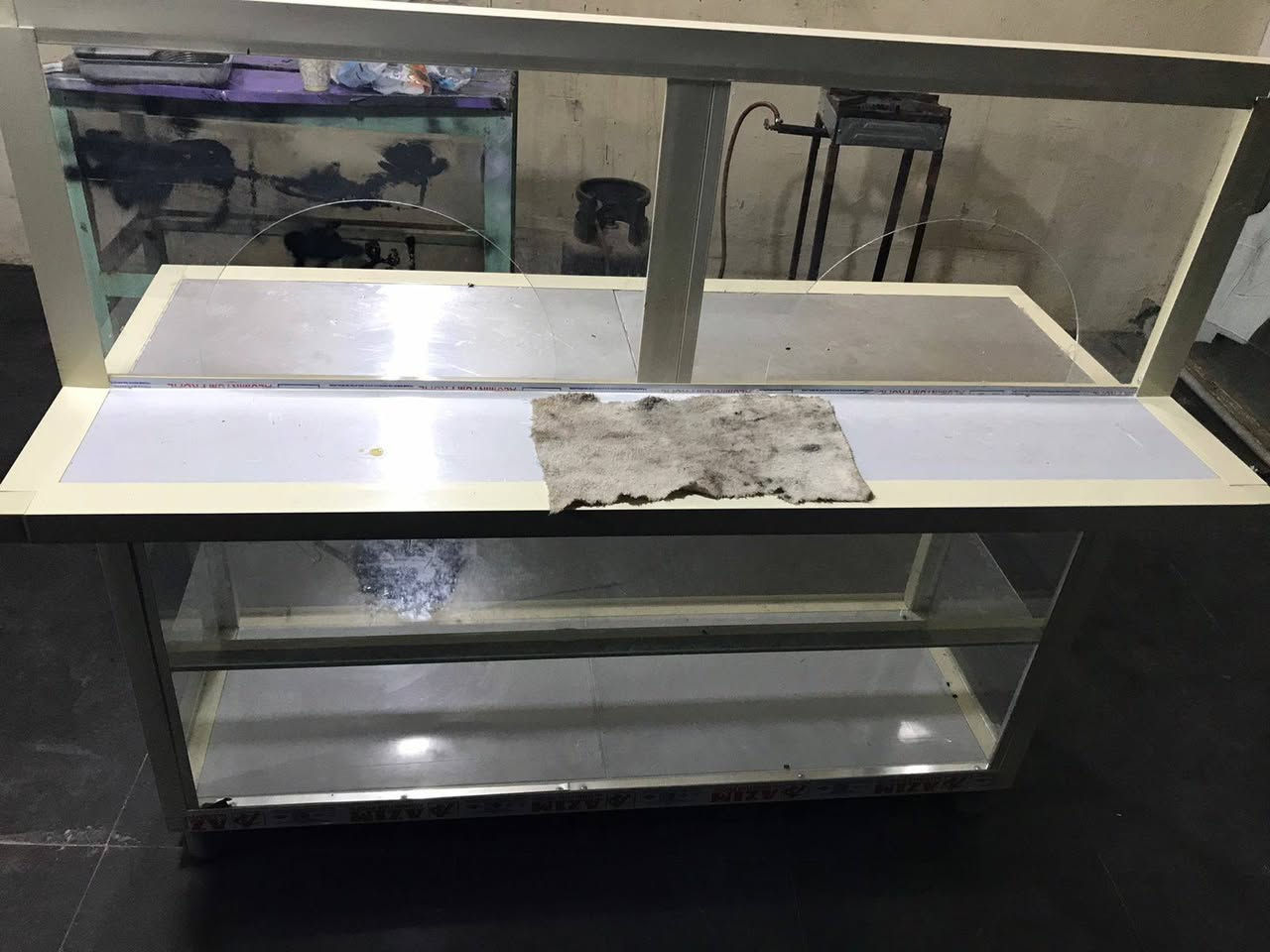 سلام وعليكم ميز جام للبيع
مكانه صلاح الدين الضلوعيه سعر مناسب 
***********
