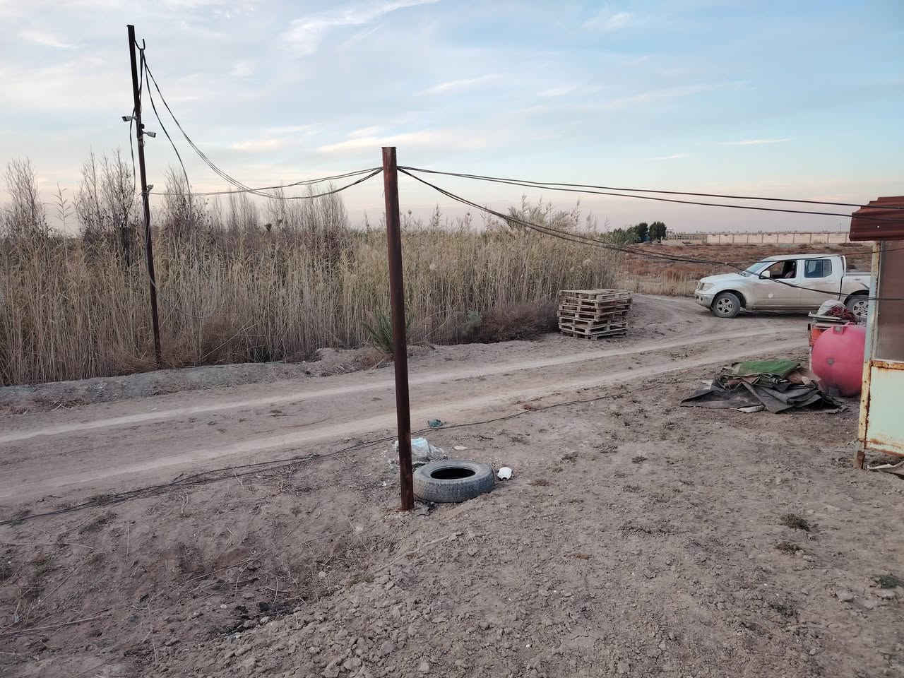 السلام عليكم احبتي
ارض زراعيه 6 دونم مسيجه بالكامل بي ار سي + كابرس 
يتوفر كهرباء ماي سقي من الشط ماي اساله الوفاء شوارع سبيس 
المكان بين السوك والفضليه نزلت النغيمشي وره سكه القطار تبعد عن الشارع العام 2 كيلو 
سعر الدونم 6 ملايين 
( رقم الهاتف  )
***********
***********
