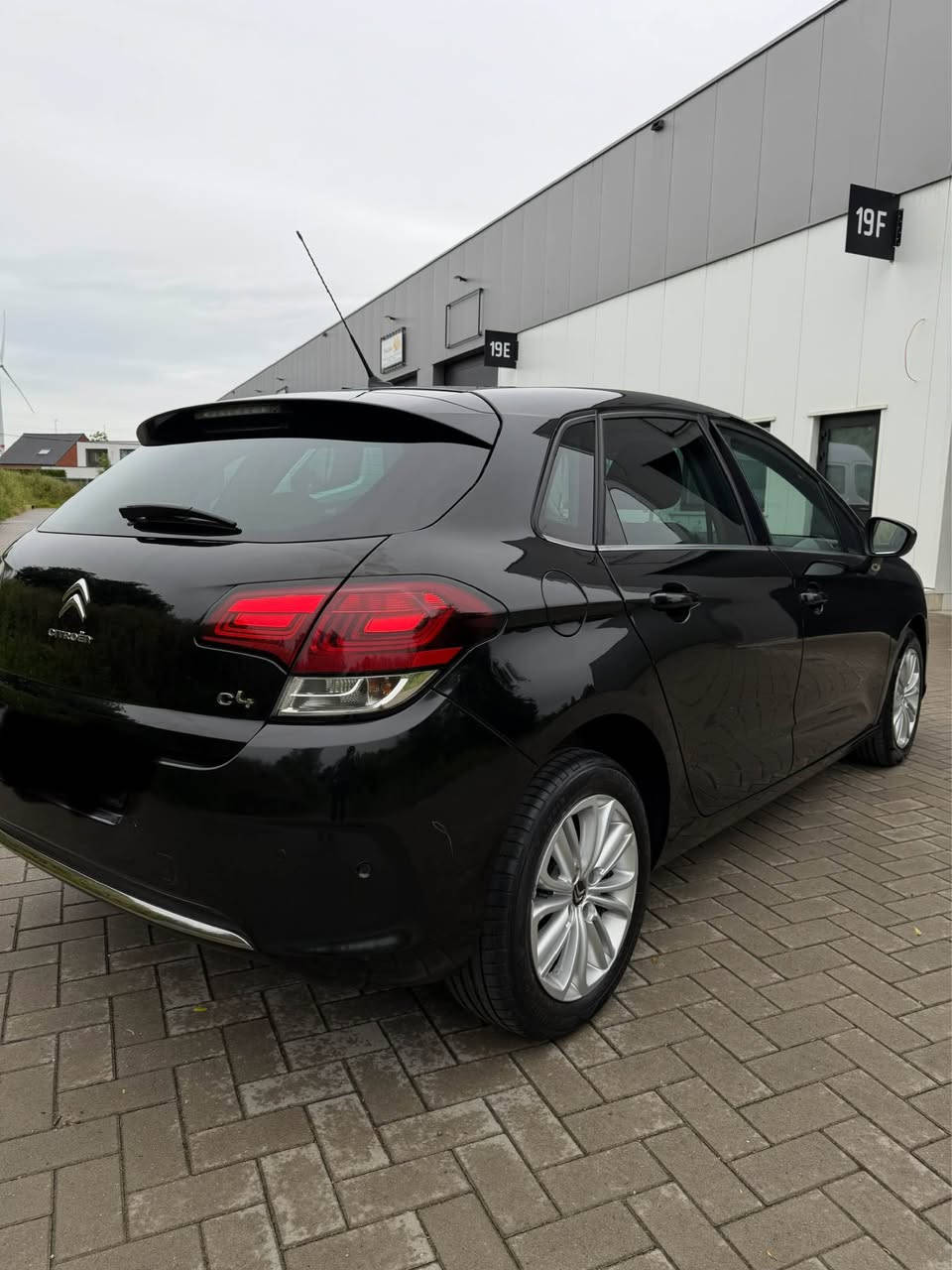 Te koop: Citroën C4 automaat 

Specificaties:

* Merk: Citroën
* Model: C4
* Bouwjaar: 2015
* Motor: 1.2 benzine
* Transmissie: Automaat
* Kilometerstand: 115.000 km

* Verkocht met keuring voor verkoop
* 1 jaar garantie inbegrepen
* Rijdt en schakelt goed
* Comfortabele en zuinige wagen

Voor meer informatie of een bezichtiging kunt u bellen naar +32 494 62 67 08.

Prijs: €6000

Neem gerust contact op voor meer informatie of een afspraak. Laakdal, VLG


**إذا كنت صاحب هذا الإعلان وتريد حذفه لأي سبب، رجاءا أرسل رسالة إلى الدعم الفني**