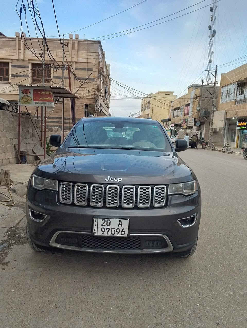 Jeep 2019
رقم ديالى بحاله وكاله سياره جديدة ضررها قطعه وحده بدون دواخل مواصفات هوايه 
تعال وشوف معروضه 210 وبيها مجال واذا اكو مراوس حسب القناعة للأستفسار ع الرقم ***********
