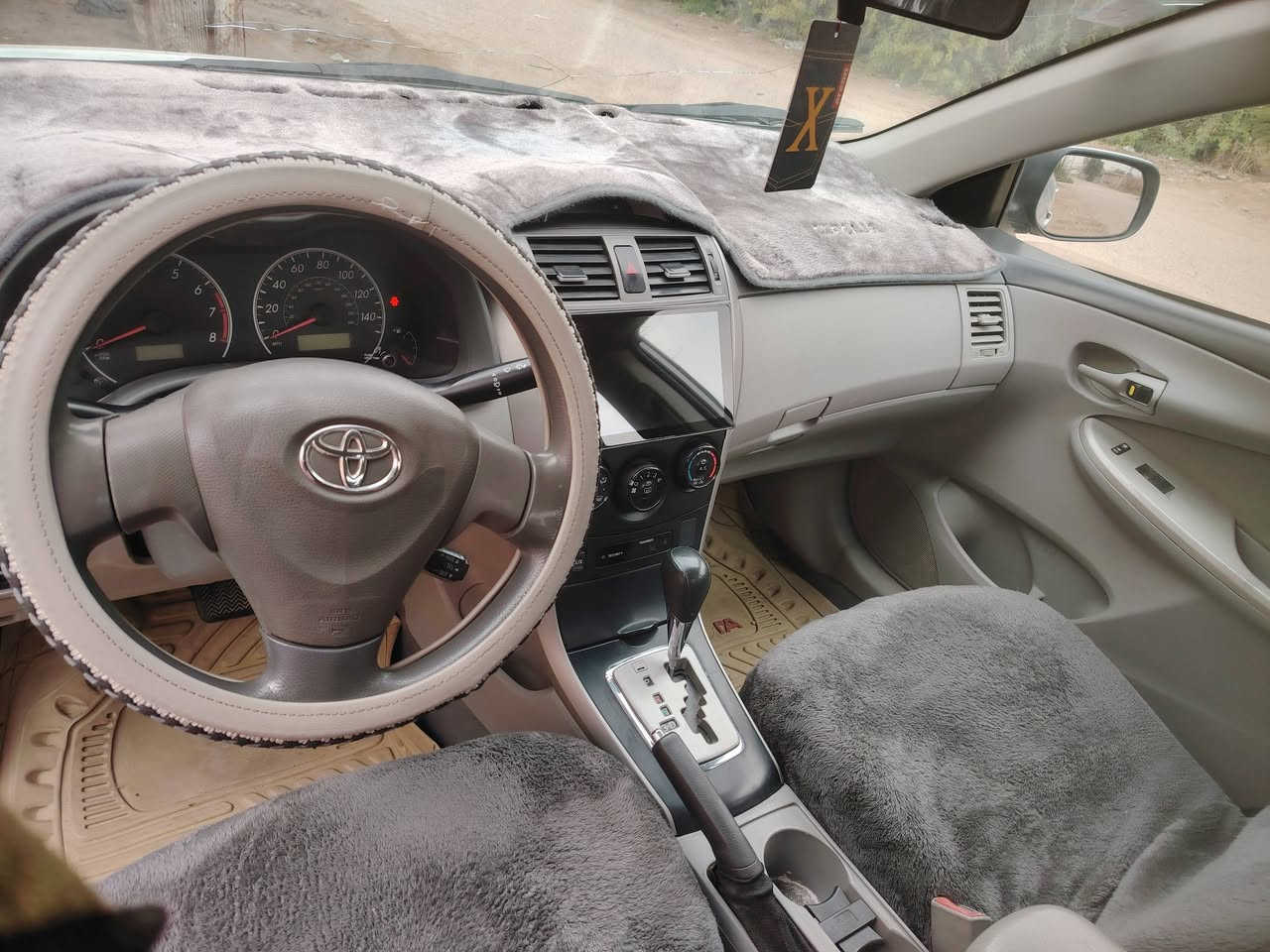 السلام عليكم كورلا 2010 رقم بغداد انكليزي باسمي محرك 1800 ضررها جاملغ وبنيد وبيها معجون قليل يم قبق البانزين أثر شخوط بدنكه الباب وصابغها صفحه رش ابيع حزام صدر نظيف تبريد وتدفئه محرك وكير على الفحص كهربائيات كلها شغاله بيها جراد قليل السعر 100وبيها مجال قليل *********** العنوان الحبانية السيسي
