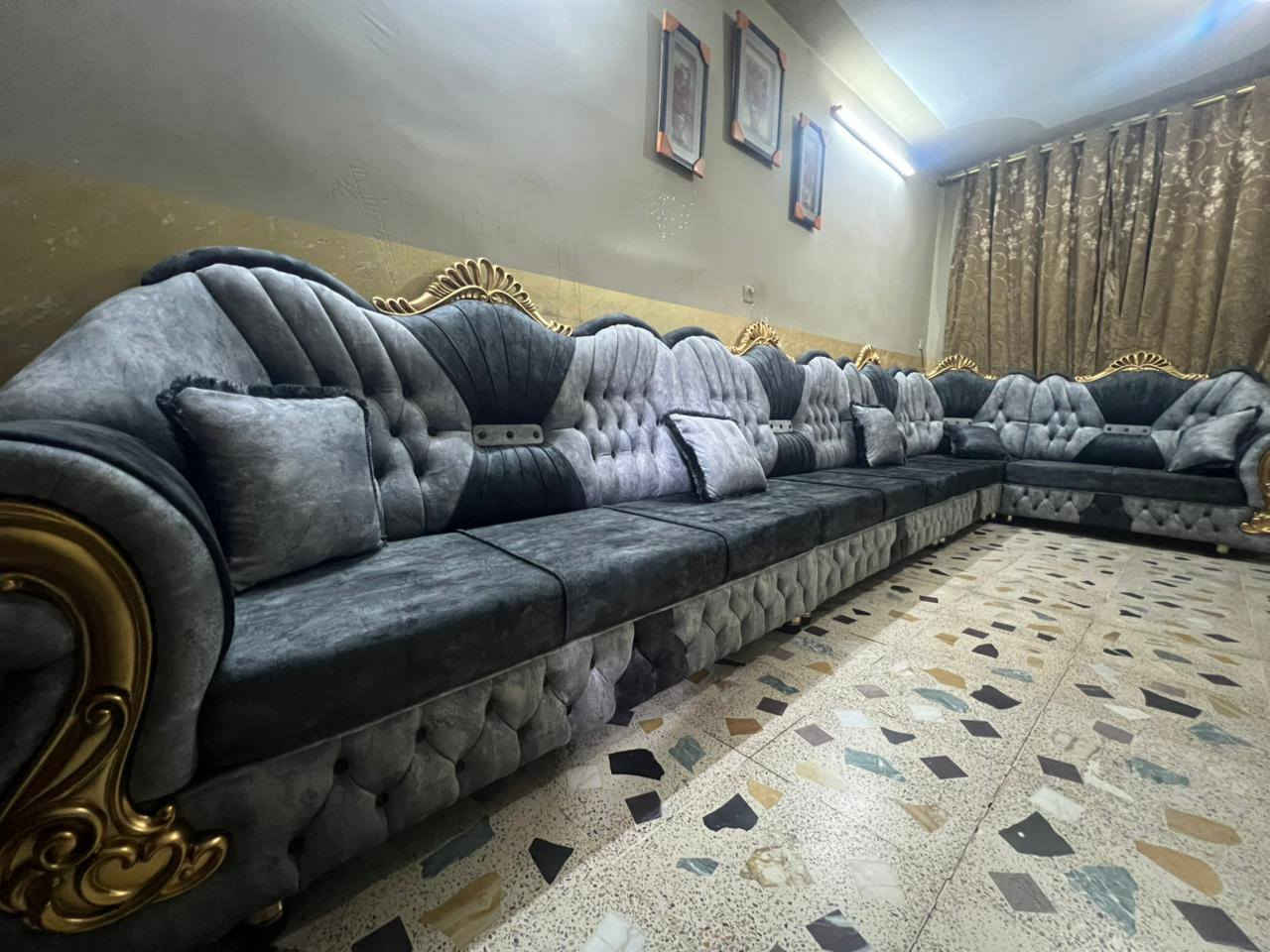 معرض زياد الأثاث المنزلي 

من بيت احد الزبئان 
ديوان فصال شغل الموصل حطاطه شغل ثقيل 
سفنج اكستره مميز 
خشب روسي ثقيل
رباط انجين 
رجل خشب ثقيل 
مع وصل ضمان الجودة 15 سنه 
يوجد جميع الاوان وحسب الطلب 
يوجد فصال 
عنوان المعرض تكريت شارع الزهور خلف افران الكرخ وقاسم مول معرض زياد الأثاث المنزلي 🫴 
***********
