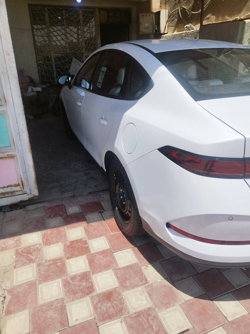 السلام عليكم 
سيارة BYD كن بلس 2025 رقم بغداد باسمي للبيع مكفولة كفالة عامة شخط مابيها وضع الزيرو شرط السيارة جديدة على وضع الشركة السيارة مدوشمة عام كشنات وأرضية جلد وأبواب وجنطة (دوشمة بشارع النواب شغل درجة اولى) وشاد الها ويل وهورن اصلي وافضل من البلادي وللعلم السيارة وياها كارت وبصمة من الشركة السيارة ماشية على المحرك 4 آلاف وماشية الكلي محرك وشحن 14 الف السيارة جديدة حيل وضع الزيرو ومصروف عليها.
السعر 19 مليون وبيها مجال للشراي
مكان السيارة كربلاء المقدسة 
للاستفسار 
***********
***********
