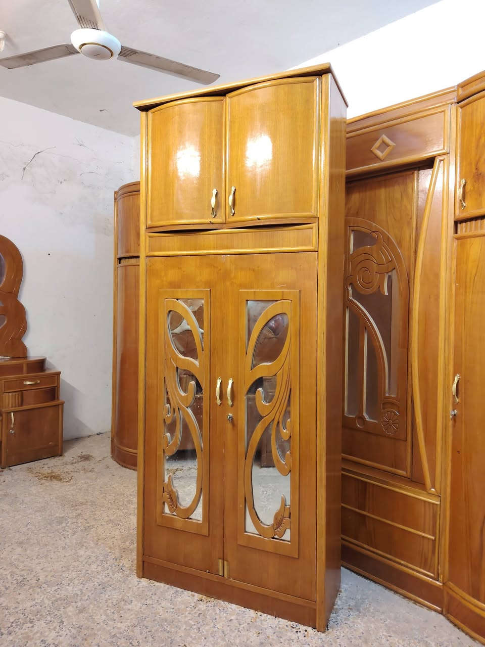 غرفه مستخدمه تزكام طابقين نضافه فول سعر.  مليون 300معرض ابو عقيل ميسان حي رساله شارع ماطور قرب صيدليه حازم ***********((نشتري جميع الغرف) )
